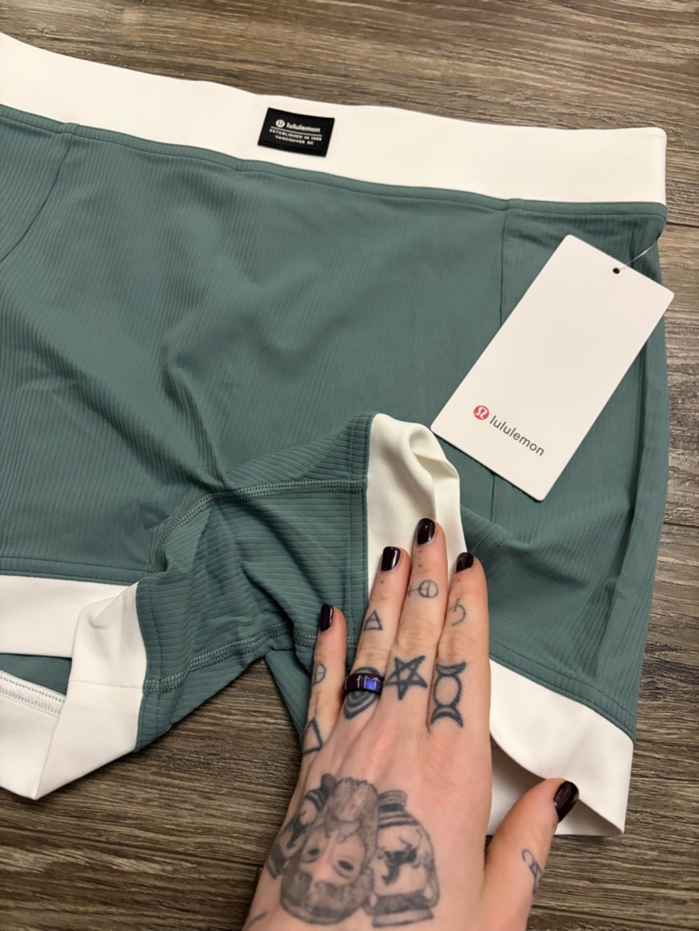 NWT Ribbed Nulu High-Rise Short *3.5” (Tidewater Teal/White) Size 12 - Picture 4 of 6
